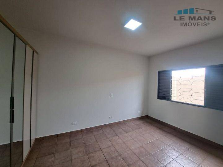 Casa para alugar com 2 quartos, 168m² - Foto 12