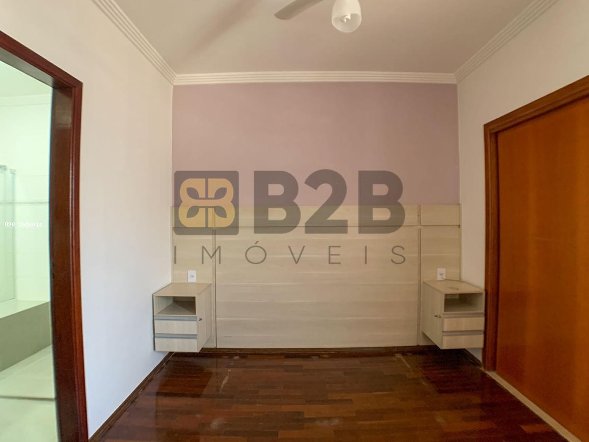 Casa à venda com 3 quartos, 300m² - Foto 17