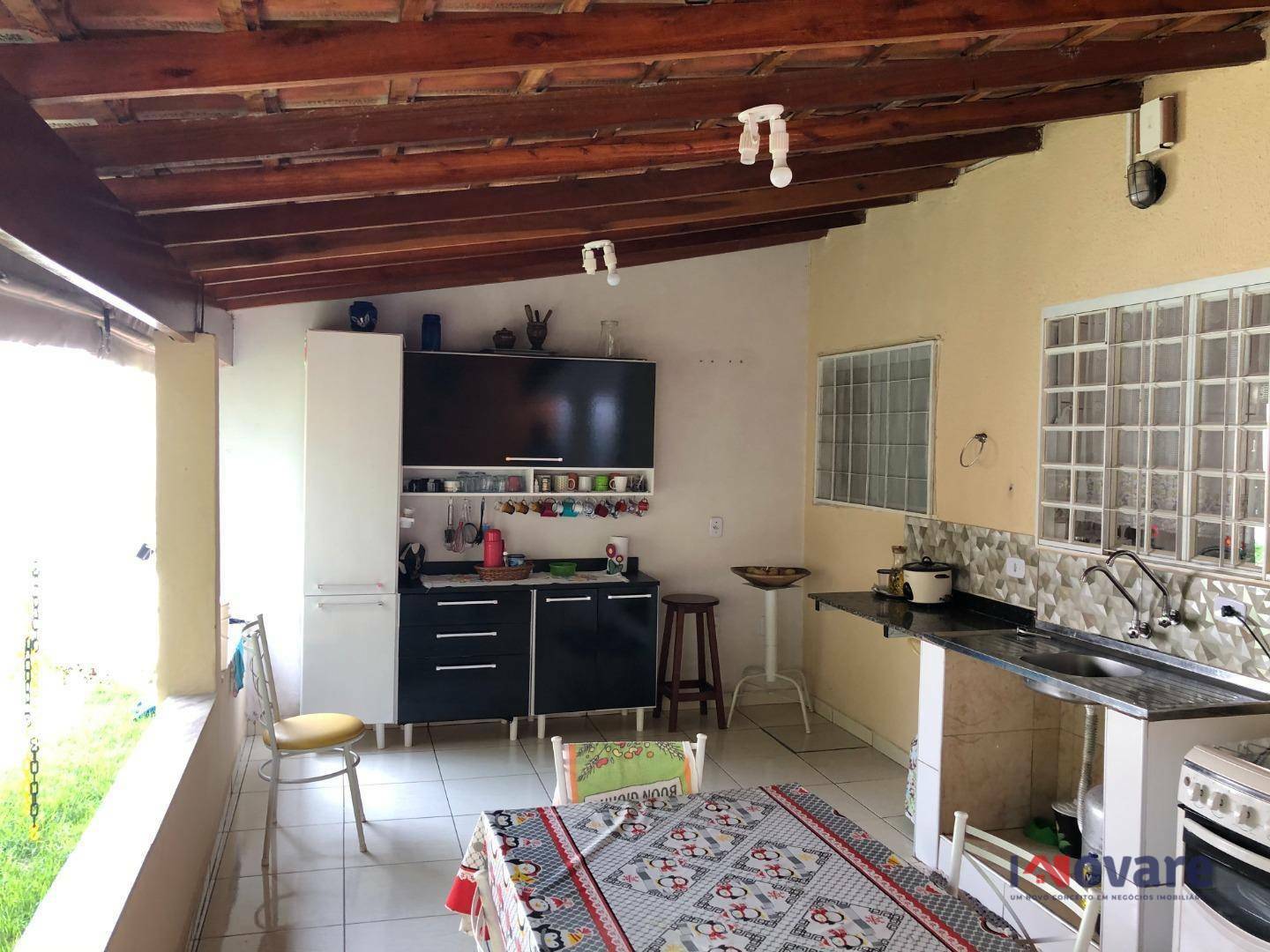 Casa à venda com 3 quartos, 135m² - Foto 1