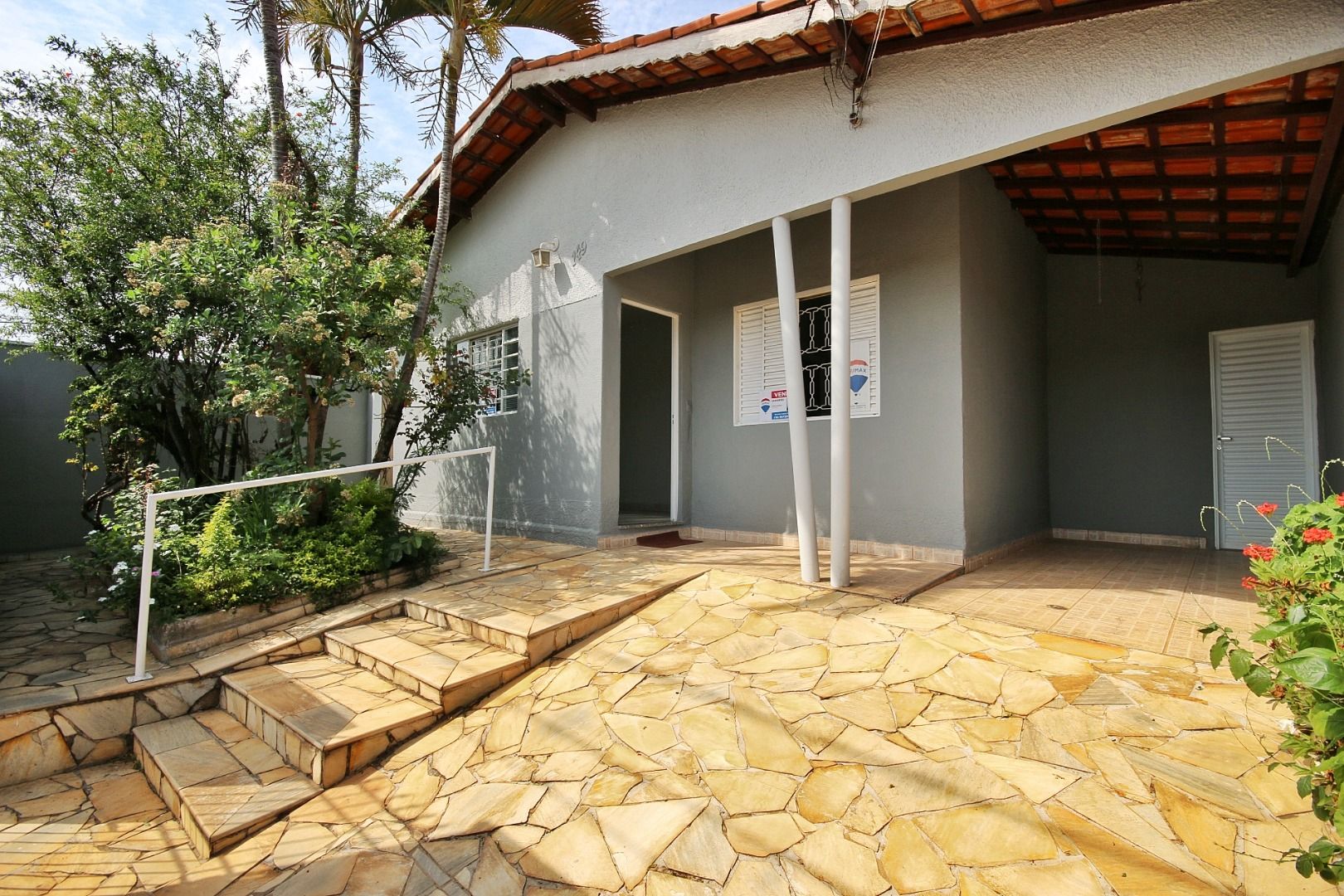 Casa à venda com 3 quartos, 214m² - Foto 1