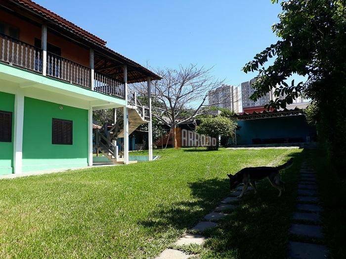Sobrado à venda com 3 quartos, 200m² - Foto 2