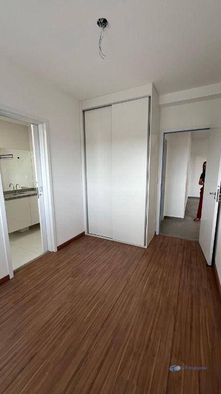 Apartamento para alugar com 2 quartos, 64m² - Foto 12