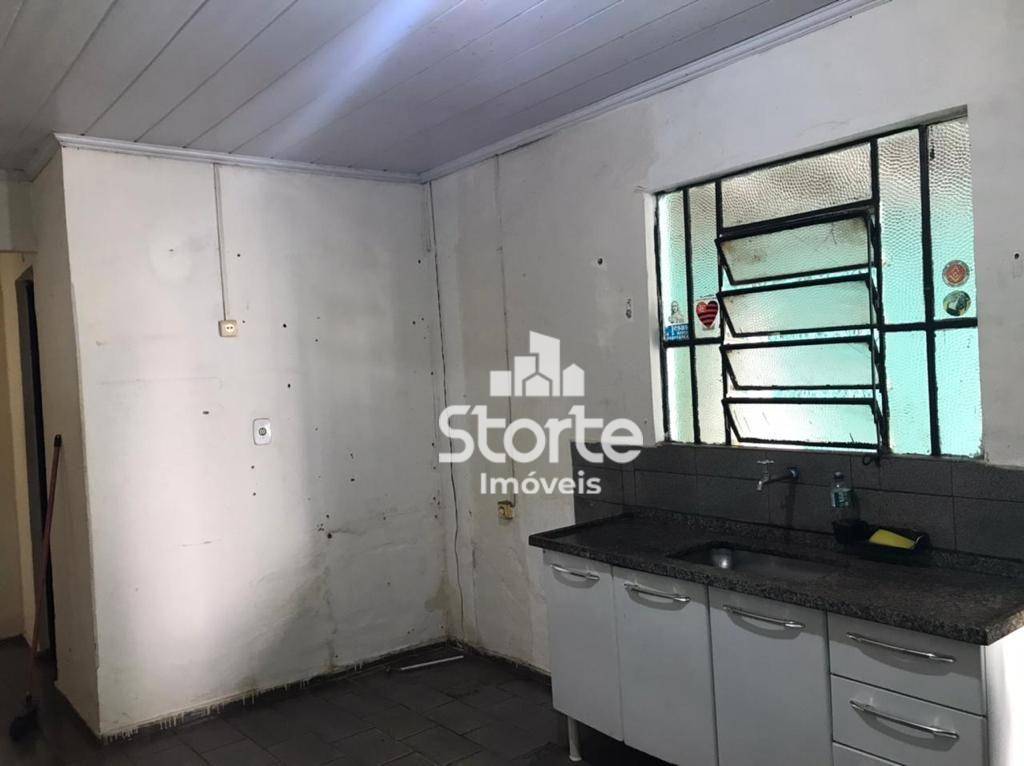 Casa à venda com 3 quartos, 171m² - Foto 2