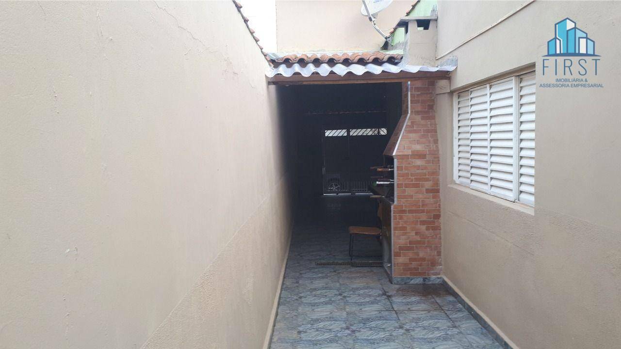 Casa à venda com 3 quartos, 210m² - Foto 4