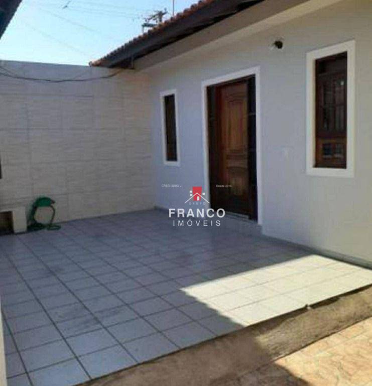 Casa à venda com 4 quartos, 189m² - Foto 2