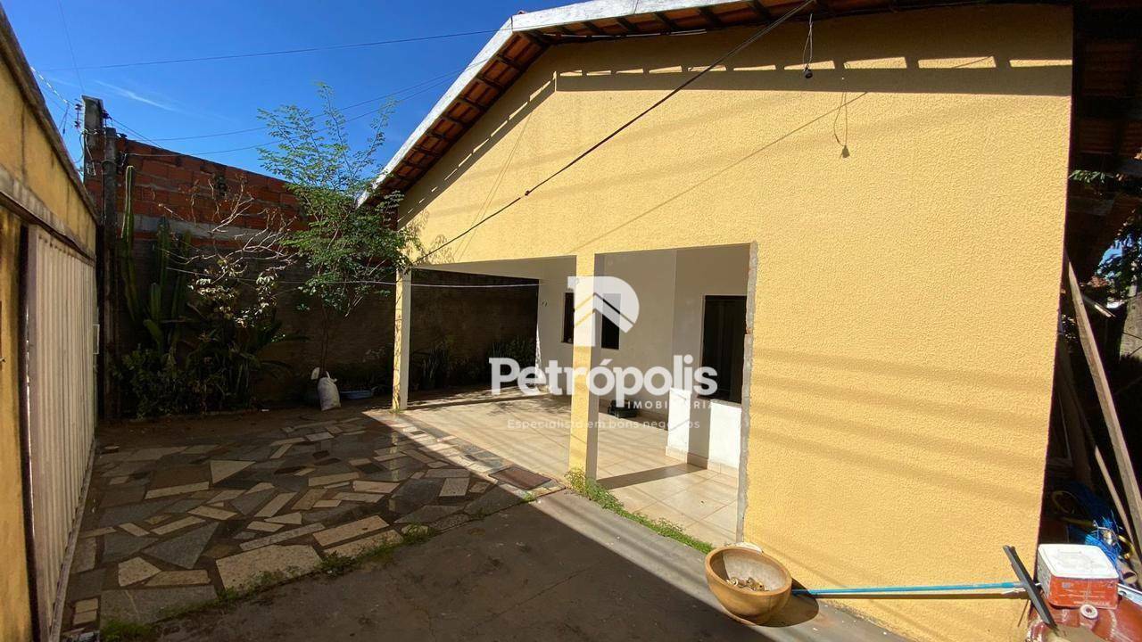 Casa à venda com 2 quartos, 170m² - Foto 2