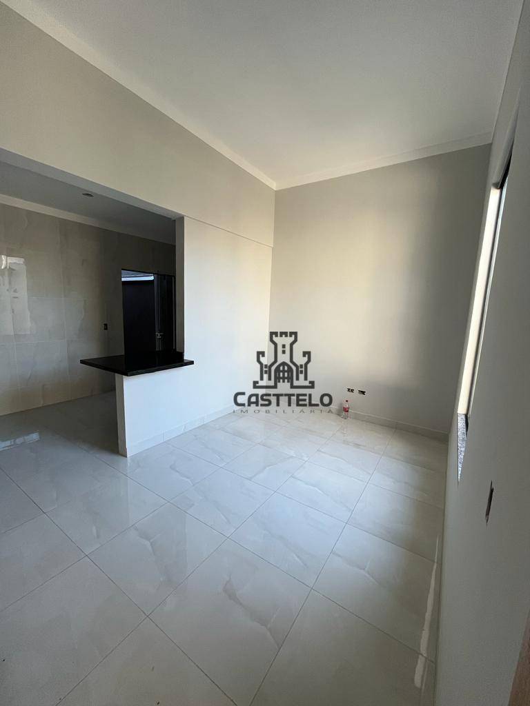 Casa à venda com 3 quartos, 84m² - Foto 1