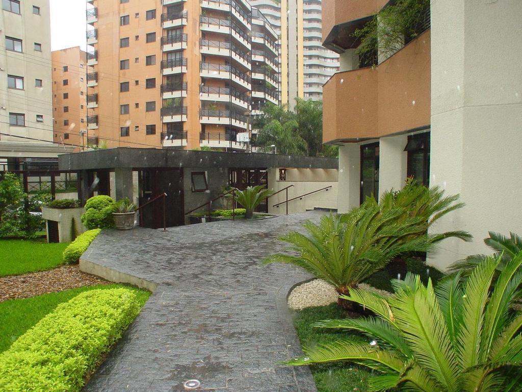 Apartamento à venda com 4 quartos, 257m² - Foto 2