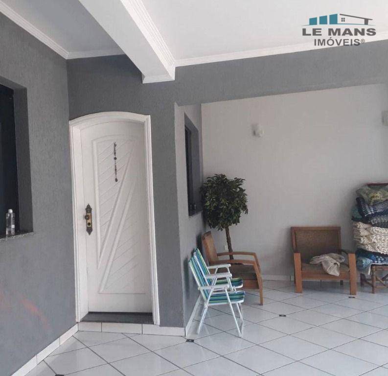 Casa à venda com 3 quartos, 175m² - Foto 1