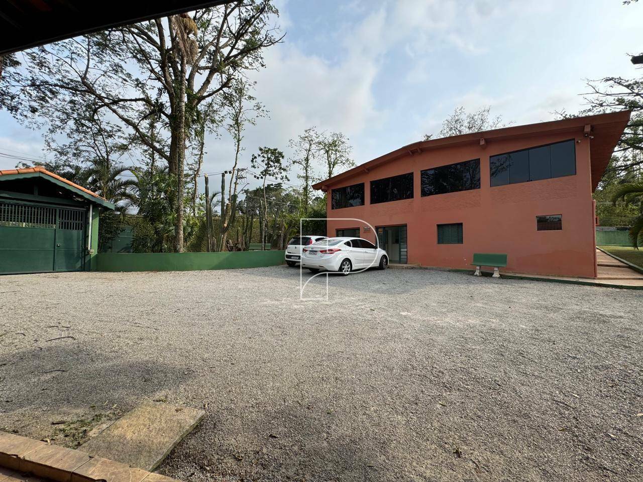 Casa à venda com 8 quartos, 698m² - Foto 1
