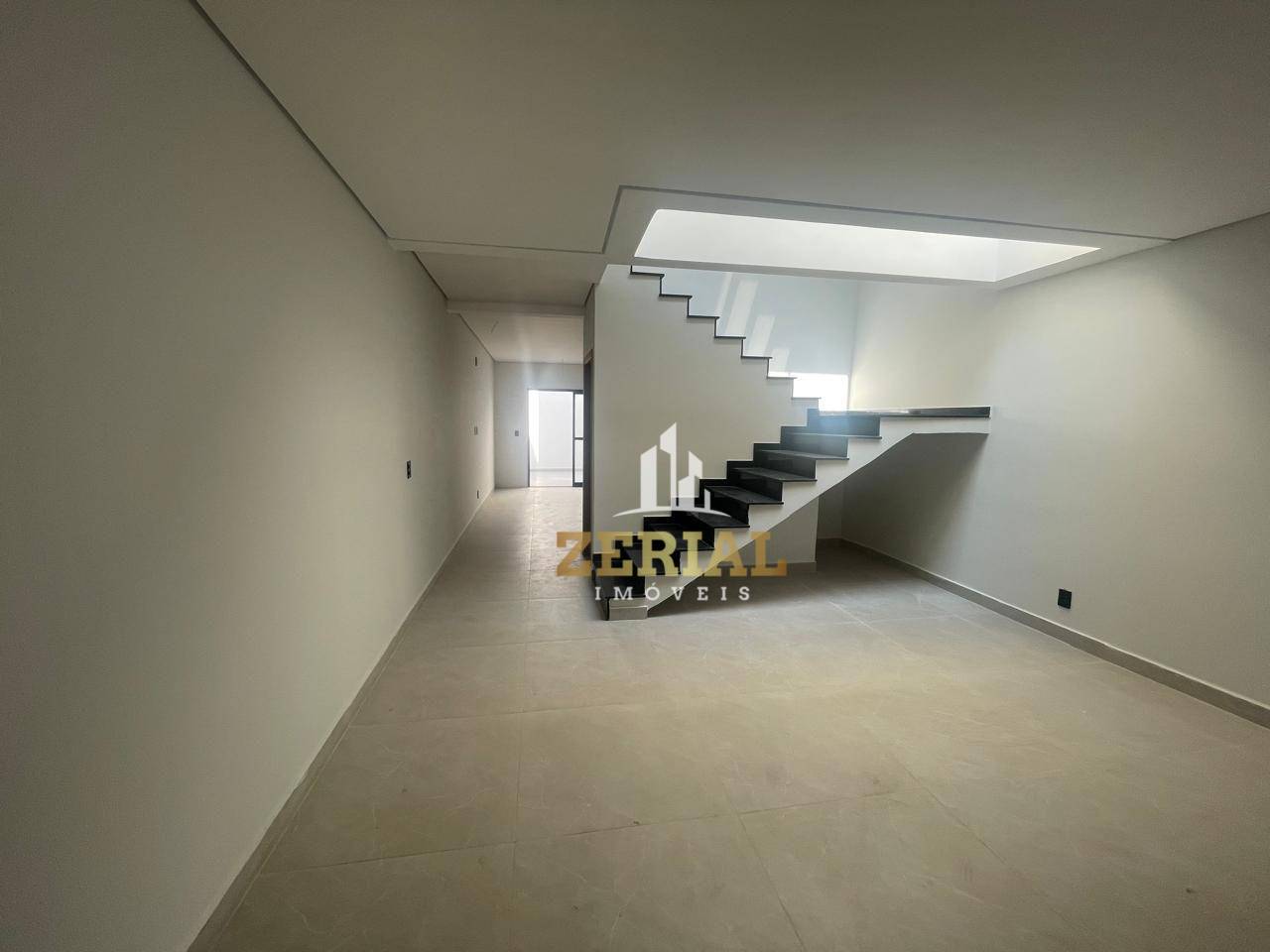 Sobrado à venda com 3 quartos, 230m² - Foto 1