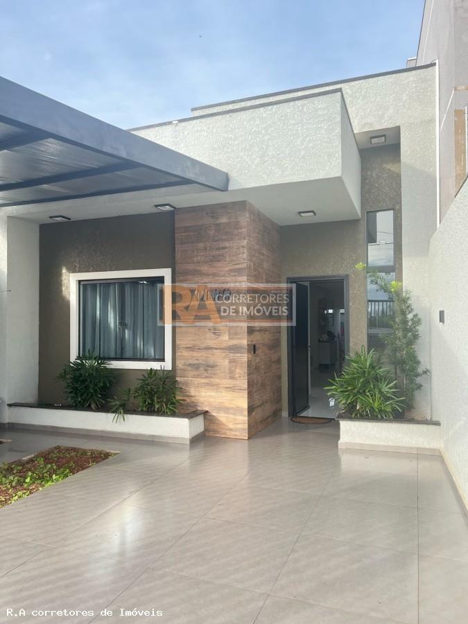 Casa à venda com 3 quartos, 126m² - Foto 1
