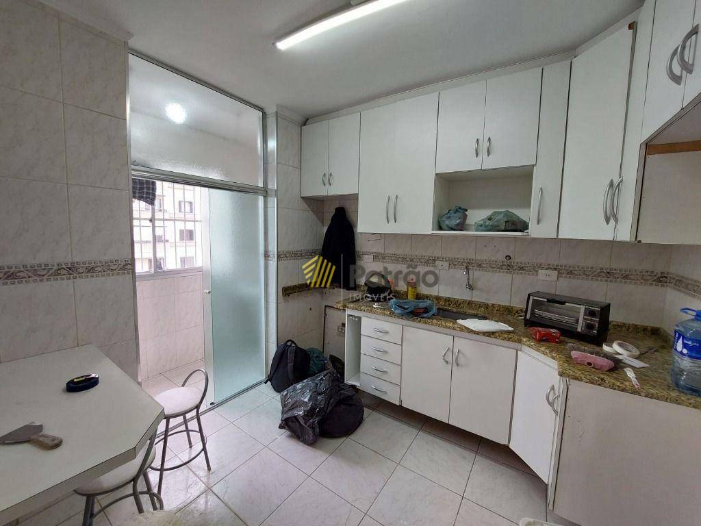 Apartamento à venda com 2 quartos, 64m² - Foto 4