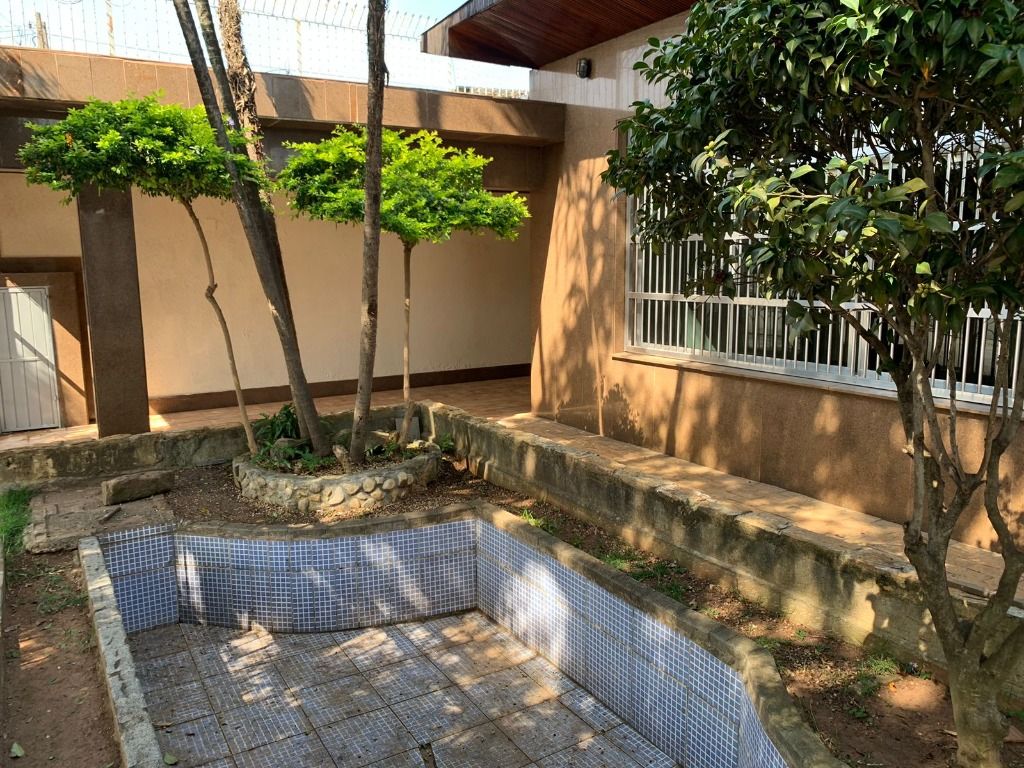 Casa à venda e aluguel com 3 quartos, 260m² - Foto 64