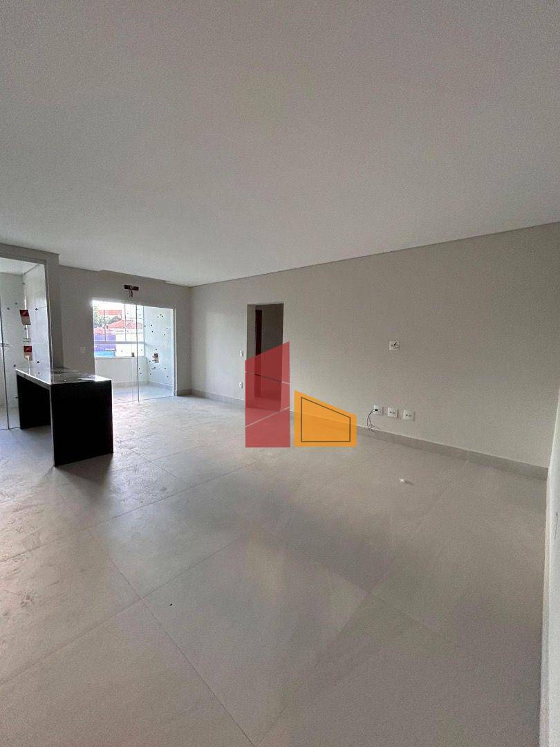 Apartamento à venda com 3 quartos, 135m² - Foto 1