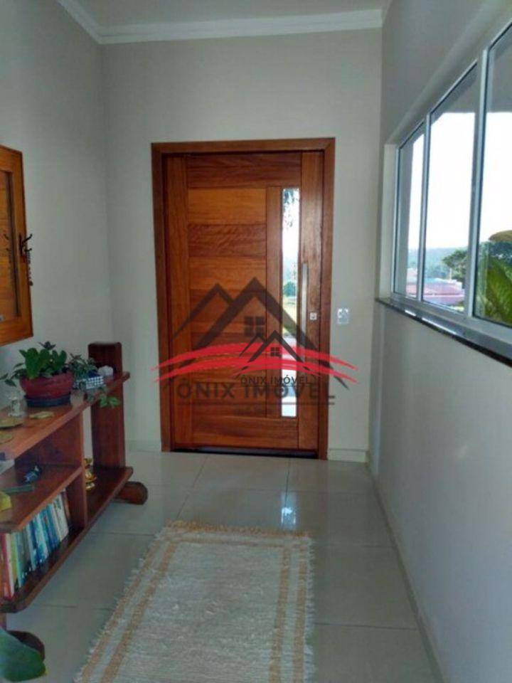 Casa de Condomínio à venda com 3 quartos, 220m² - Foto 1