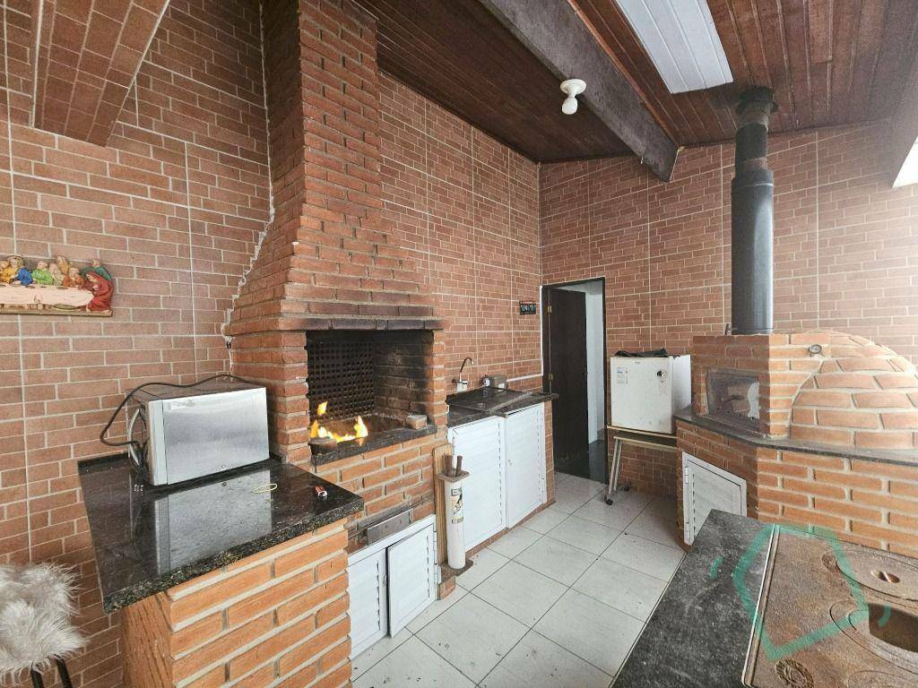 Casa de Condomínio à venda e aluguel com 3 quartos, 400m² - Foto 32