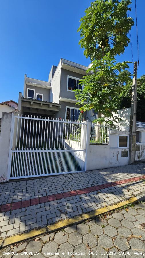 Casa à venda com 4 quartos, 97m² - Foto 2