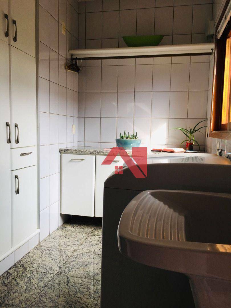 Casa à venda com 3 quartos, 302m² - Foto 29