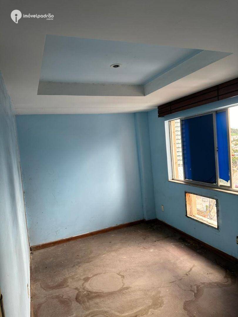 Apartamento à venda com 3 quartos, 221m² - Foto 4