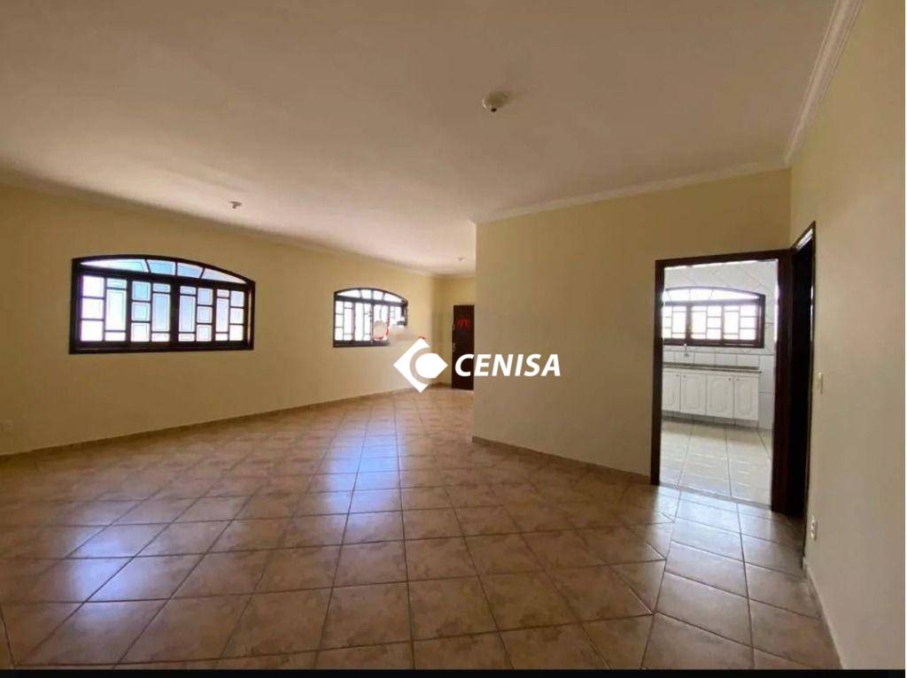 Casa para alugar com 4 quartos, 200m² - Foto 4