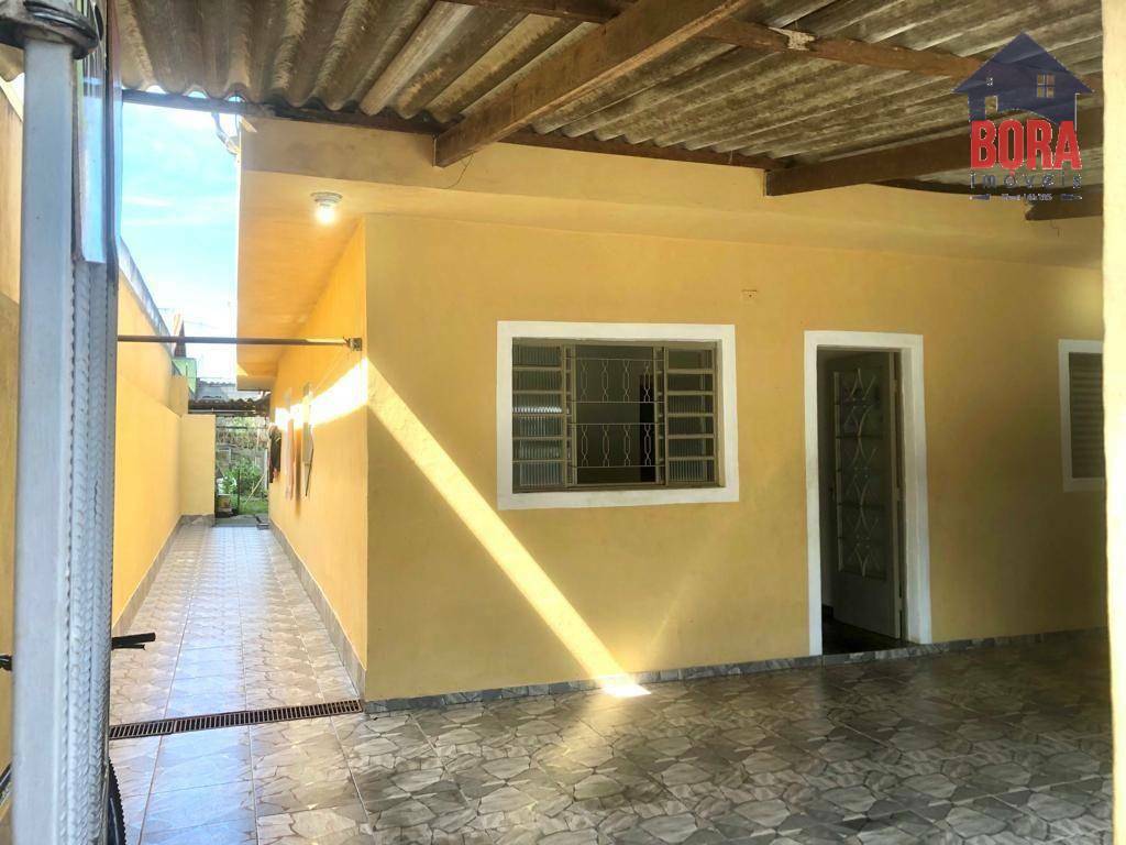 Casa à venda com 3 quartos, 132m² - Foto 1