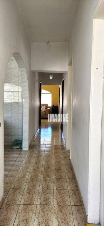 Casa à venda com 3 quartos, 600m² - Foto 2