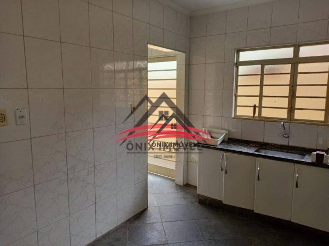 Casa à venda com 4 quartos, 250m² - Foto 9