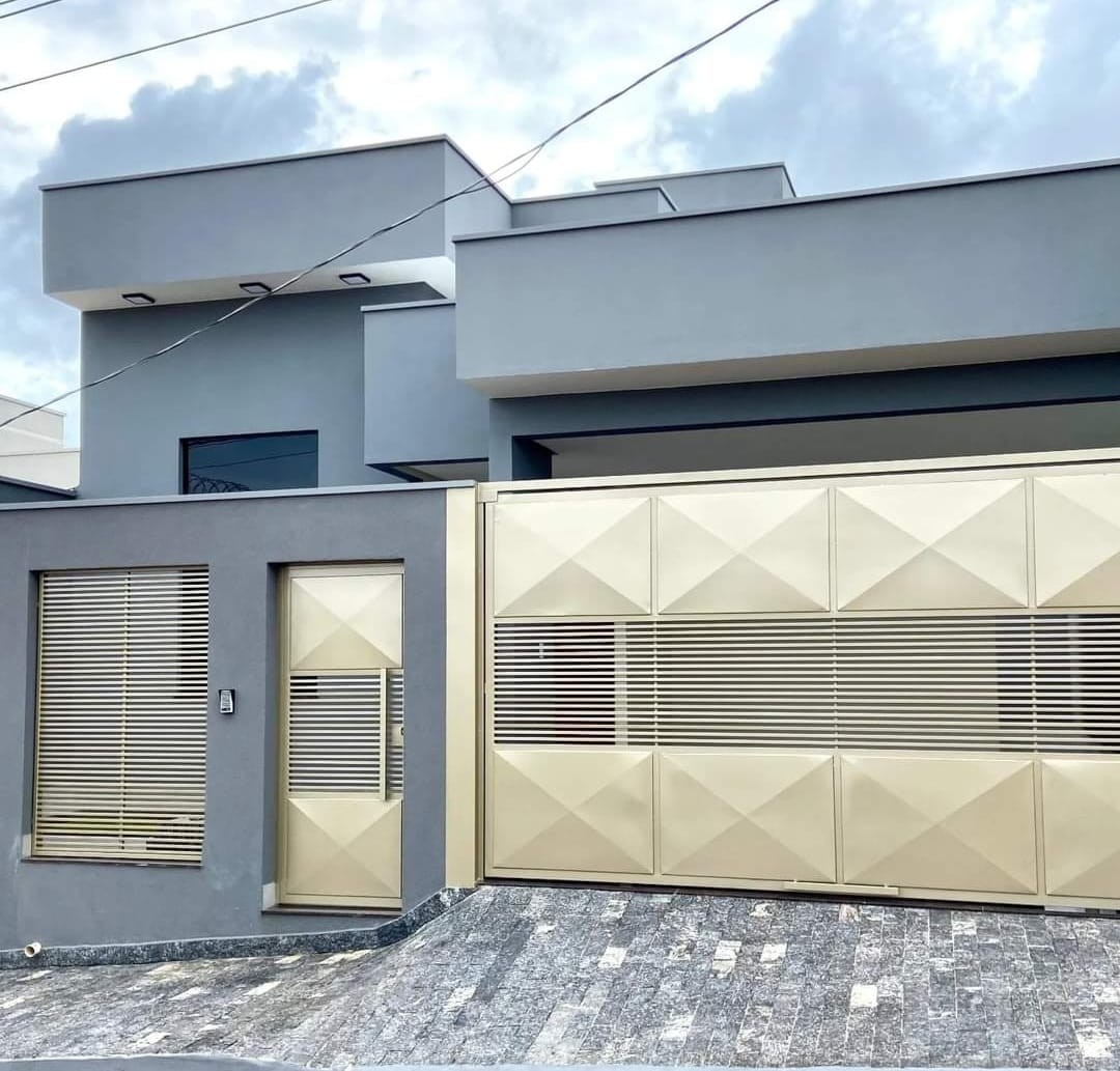Casa à venda com 3 quartos, 210m² - Foto 1