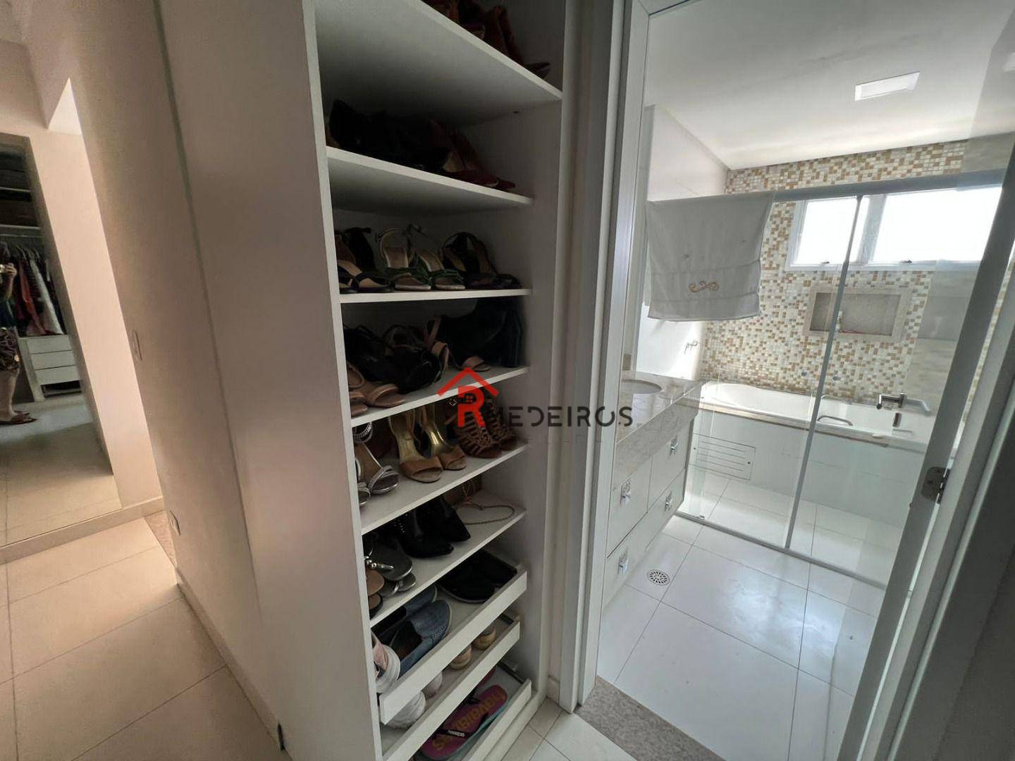 Apartamento à venda com 4 quartos, 213m² - Foto 29