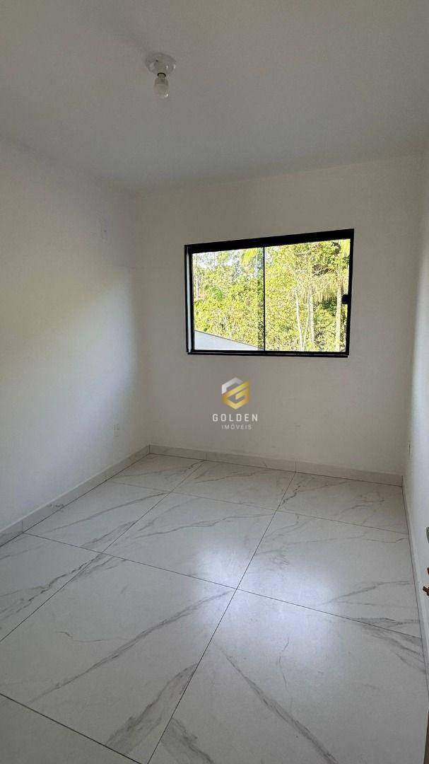 Casa à venda com 2 quartos, 62m² - Foto 9