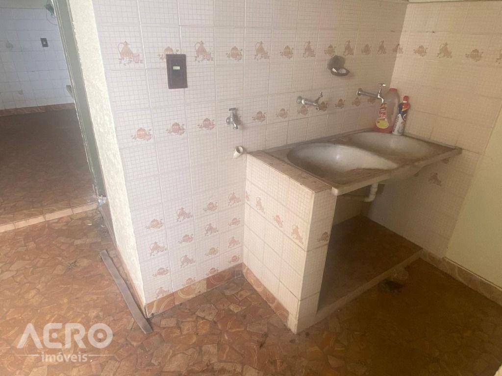 Casa para alugar com 3 quartos, 280m² - Foto 25