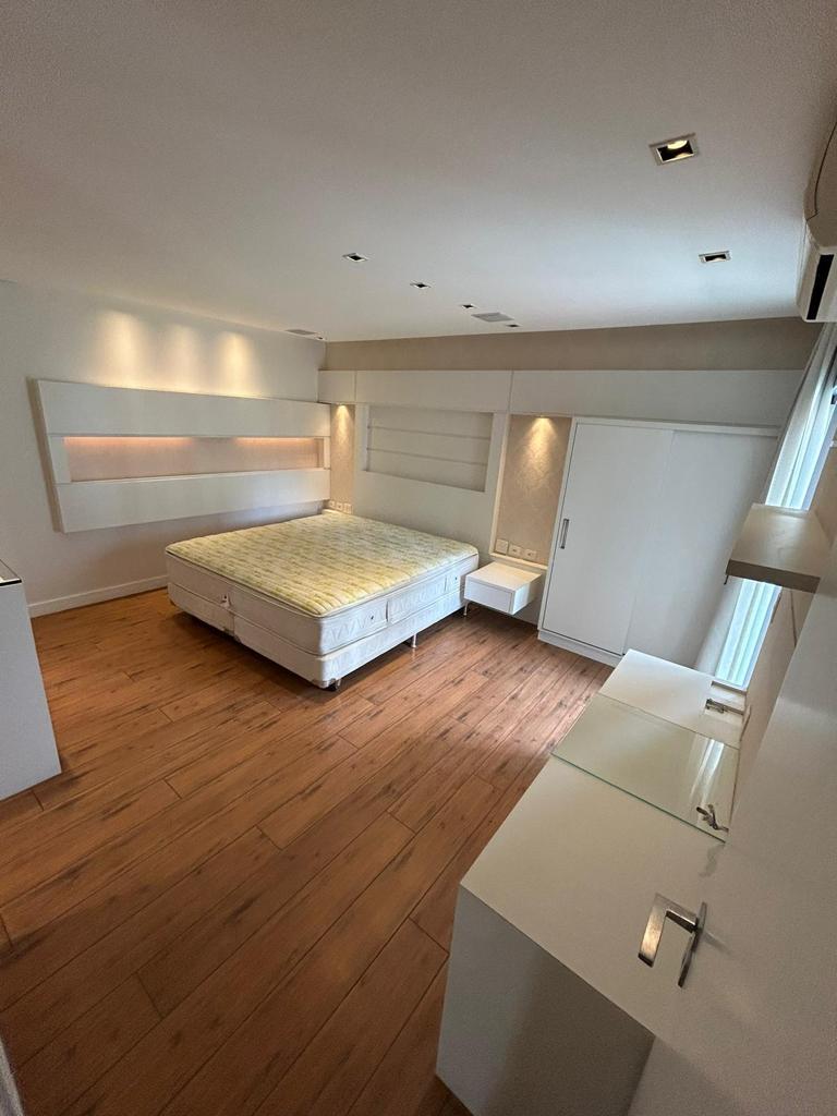 Apartamento à venda com 4 quartos, 198m² - Foto 14