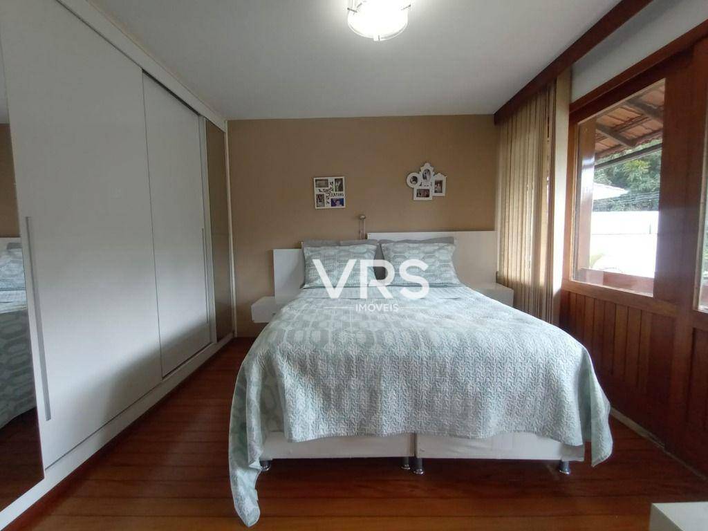 Casa à venda com 3 quartos, 224m² - Foto 13