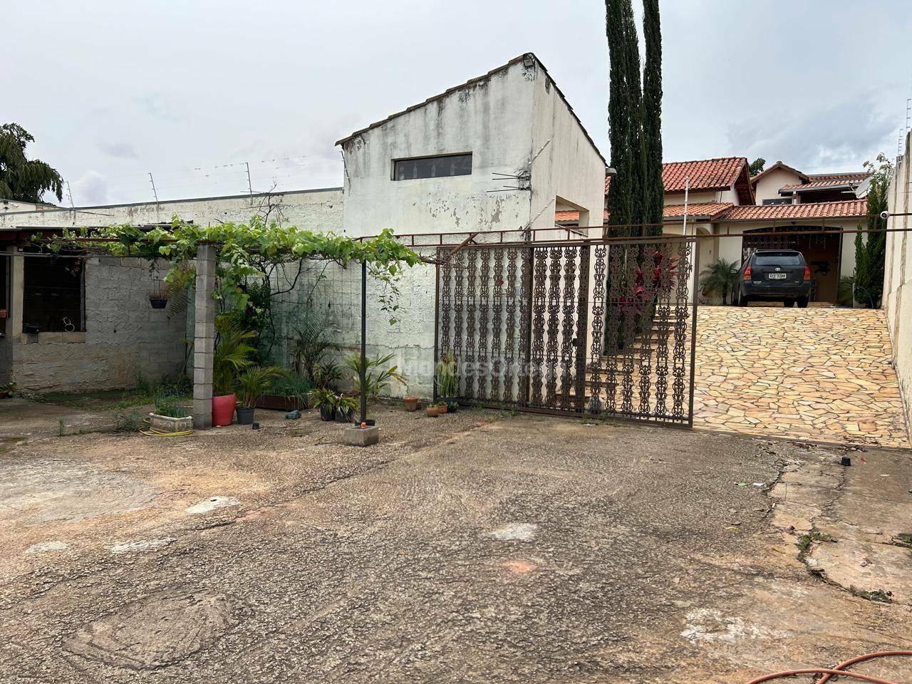 Casa à venda e aluguel com 6 quartos, 440m² - Foto 7