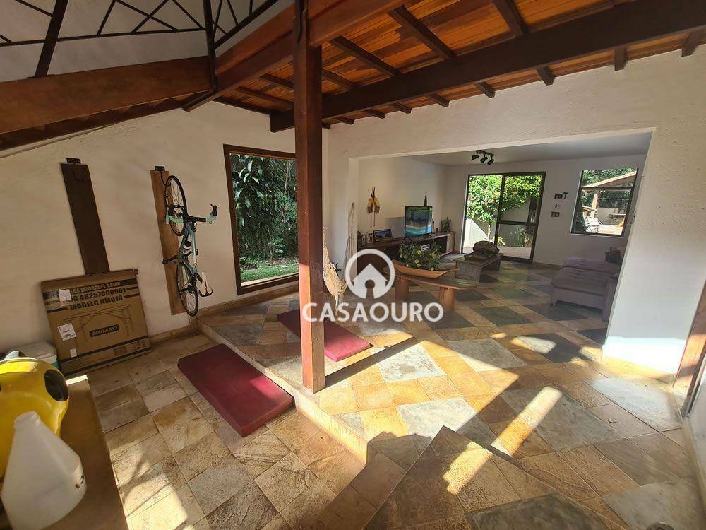 Casa de Condomínio à venda com 3 quartos, 350m² - Foto 2