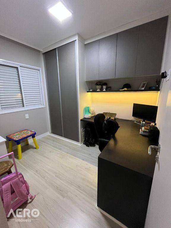Apartamento à venda com 3 quartos, 75m² - Foto 2