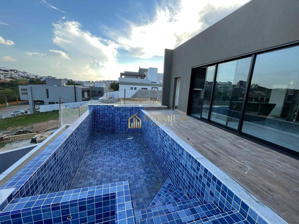 Casa de Condomínio à venda com 4 quartos, 300m² - Foto 1