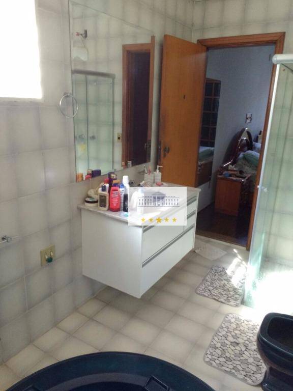 Casa à venda com 3 quartos, 260m² - Foto 8