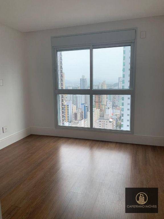 Apartamento à venda com 3 quartos, 151m² - Foto 4