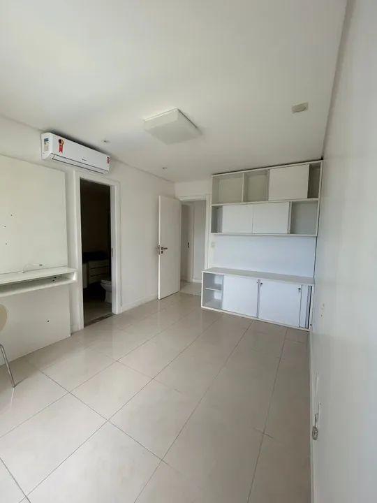 Apartamento à venda com 3 quartos, 200m² - Foto 9