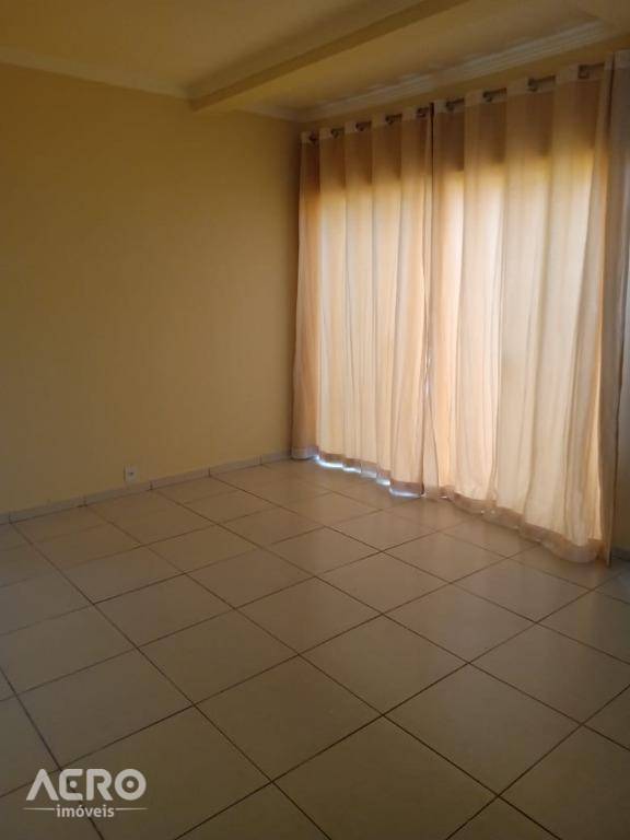 Casa à venda com 2 quartos, 130m² - Foto 3