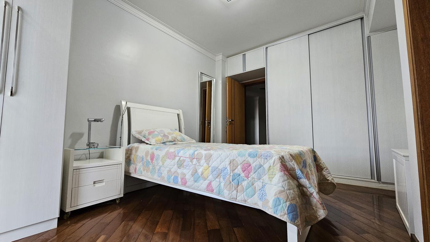 Apartamento à venda com 3 quartos, 258m² - Foto 12