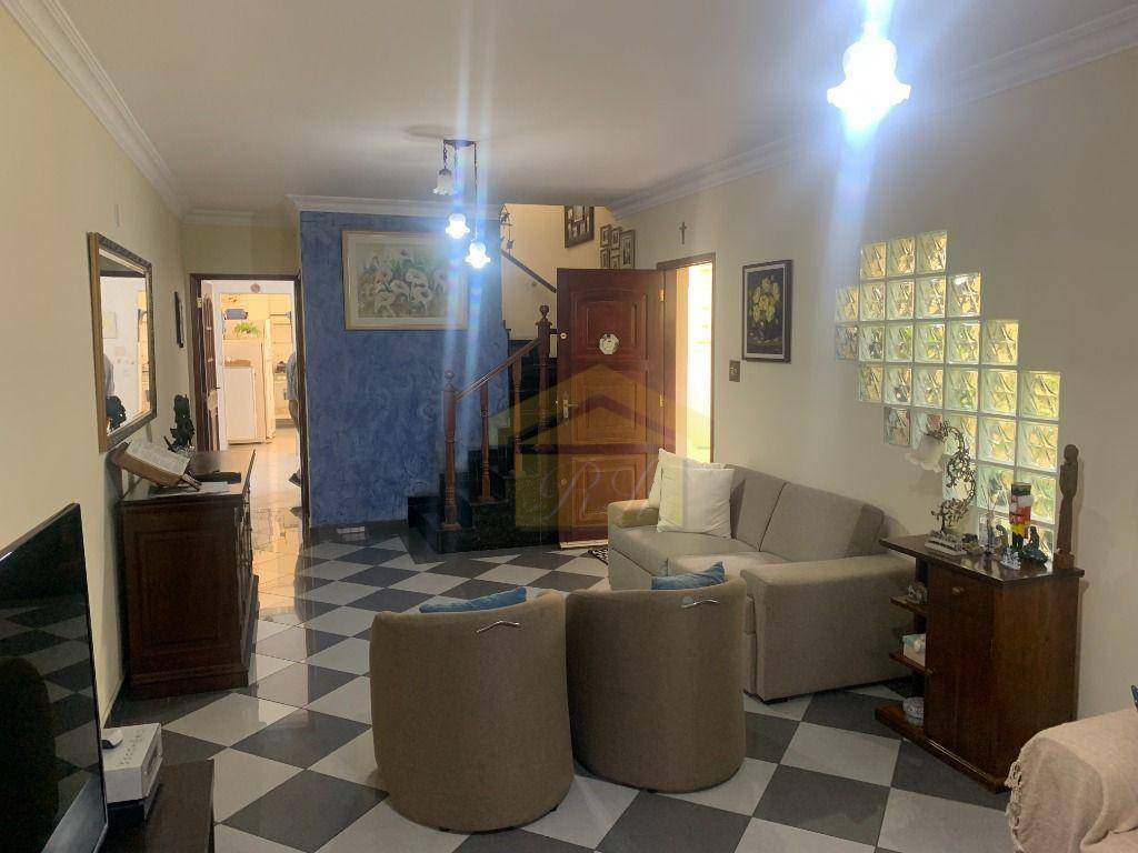 Sobrado à venda com 3 quartos, 222m² - Foto 1