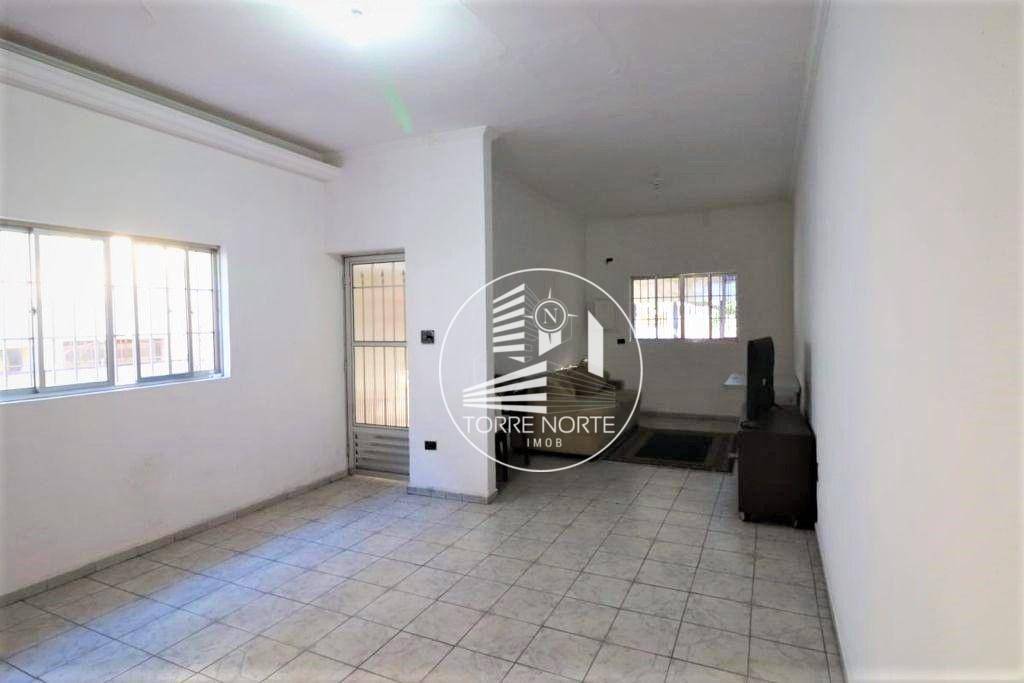 Casa à venda com 4 quartos, 250m² - Foto 4