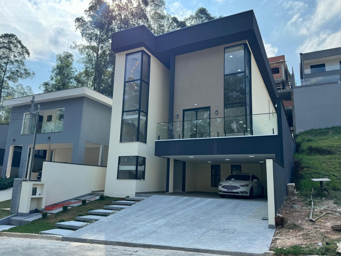 Casa de Condomínio à venda com 3 quartos, 384m² - Foto 1