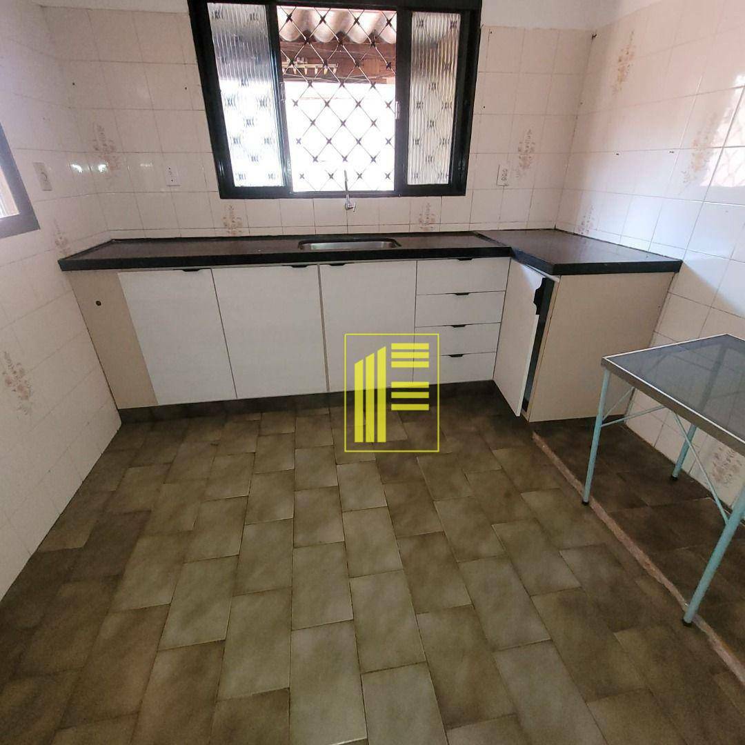 Casa para alugar com 2 quartos, 70m² - Foto 12