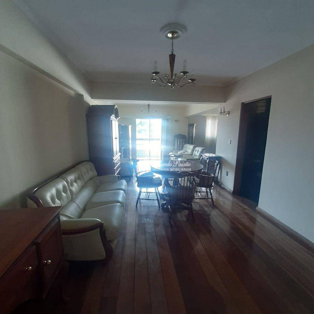 Apartamento para alugar com 3 quartos, 200m² - Foto 6