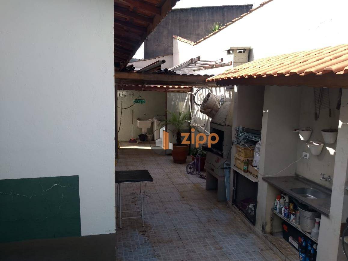 Casa à venda com 3 quartos, 211m² - Foto 3