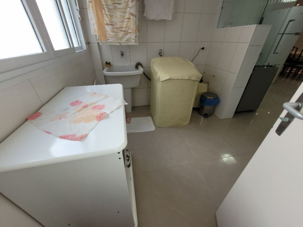 Apartamento à venda com 3 quartos, 130m² - Foto 23